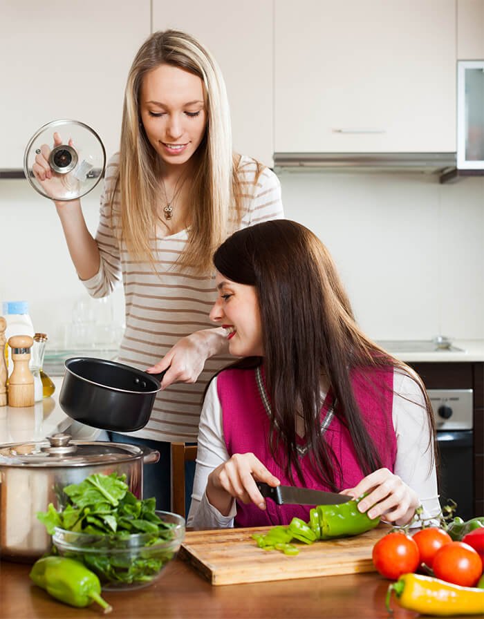 Jenna prepping healthy food